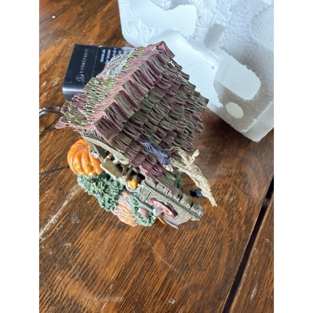 Dept 56 Haunted Outhouse Snow Village Halloween Lighted Figure‎ Skelton w/Box